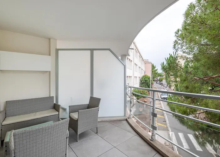 Le Printemps, Centre Juan Les Pins , 100M Des Plages, 70M De La Gare De Juan Les Pins