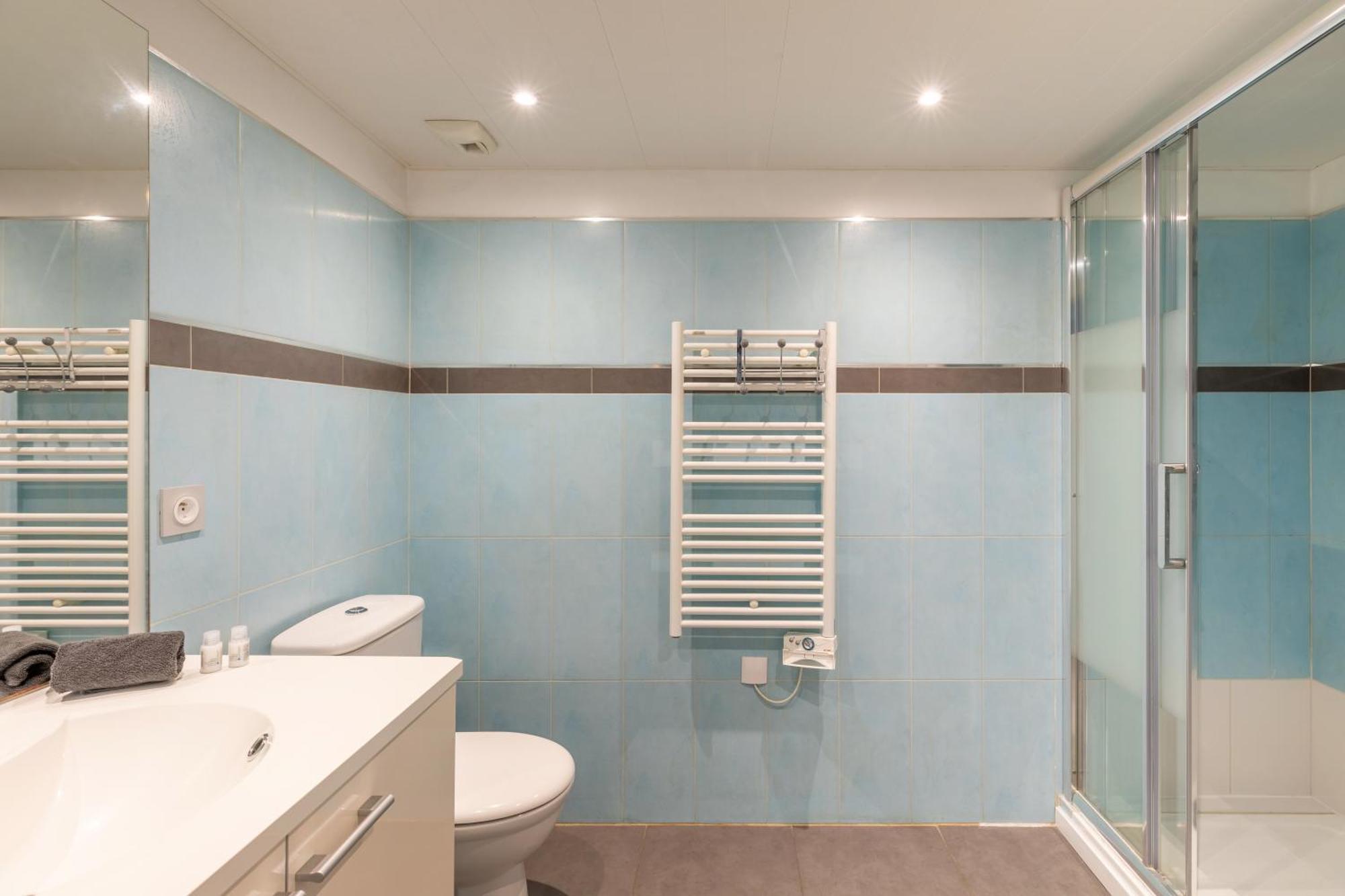 Apartment Le Printemps, Centre Juan Les Pins , 100m Des Plages, 70m De La Gare De Juan Les Pins Antibes
